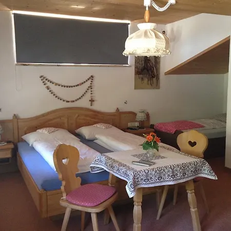 Haus Bergfruhling Homestay *